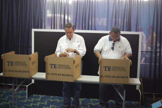 Panama votes for president; candidates vow to fight graft and inequality