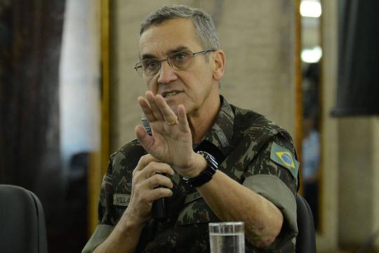 Ex-comandante do Exército chama Olavo de 'Trostky de direita' e critica ataques