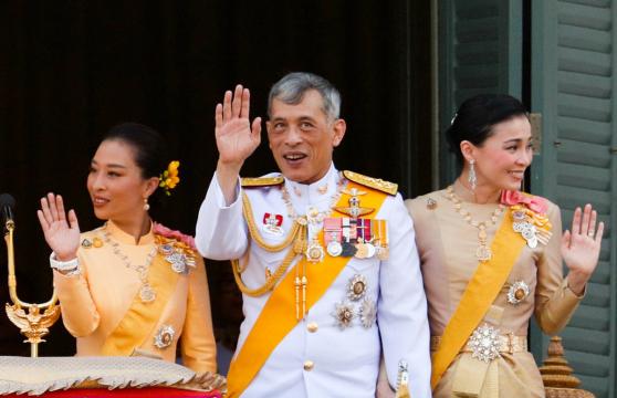 Coroação de rei da Tailândia termina após 3 dias com aceno a multidão