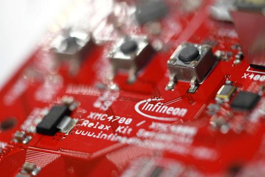 Germany's Infineon quarterly sales flat, maintains full-year revenue guidance