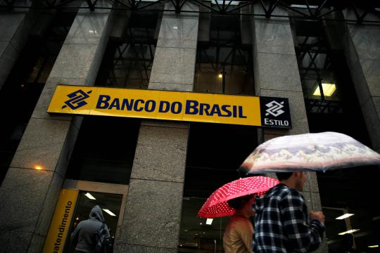 Bancos ameaçam fechar conta de clientes envolvidos na Lava Jato