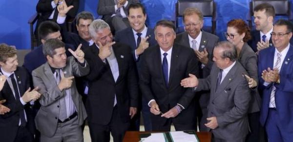Flexibilização de regras | Bolsonaro anunciou decreto de armas sem parecer do ministério de Moro
