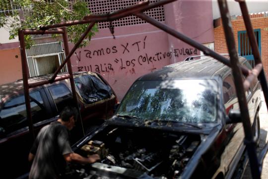 Deputados opositores veem aumento de intimidação por regime Maduro