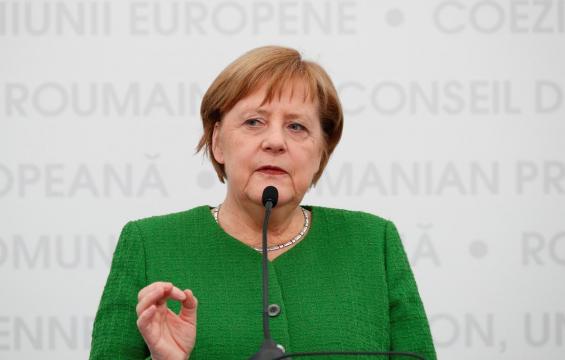 Germany's Merkel should serve full term, says heir apparent