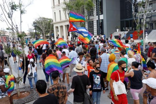 Cuban LGBT activists defy government, hold unprecedented indie pride parade