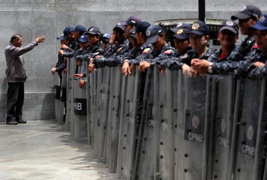 Venezuela security forces block opposition lawmakers from entering parliament