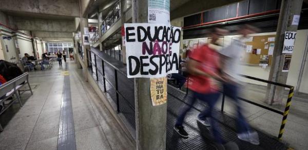 Protesto contra o governo | Após cortes na educação, Bolsonaro enfrenta hoje 1ª greve nacional