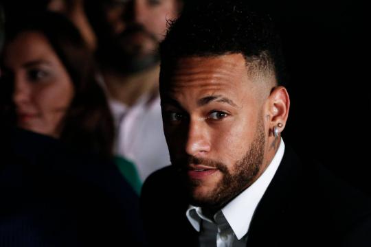 Pai de Neymar vai à Justiça contra ex-advogado de Najila