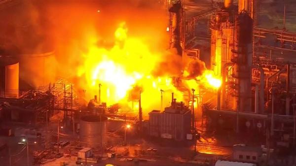 Shut Philadelphia refinery begins risky job of removing toxic chemical