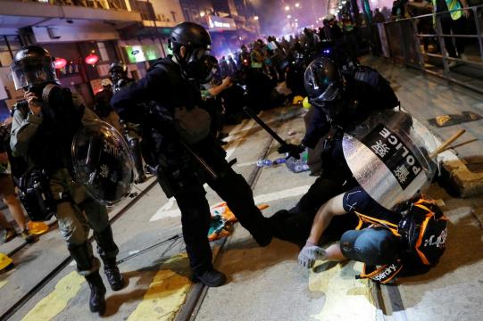 Lawmakers urge U.S. to block sales of crowd-control gear to Hong Kong