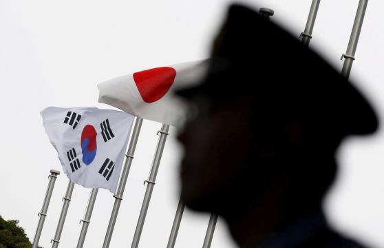 South Korea warns Japan of security pact risk, calls for 'cooling-off' in trade row