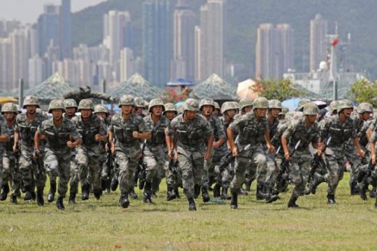 出动驻港部队香港戒严？中共外交部紧急否认