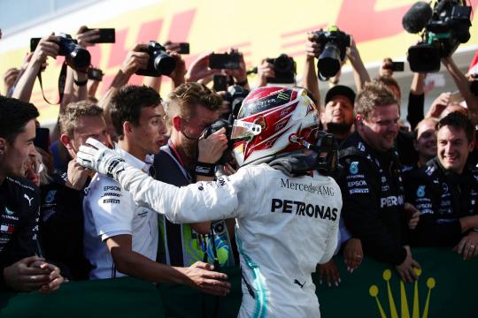 Tática da Mercedes funciona e Hamilton vence corrida acirrada na Hungria