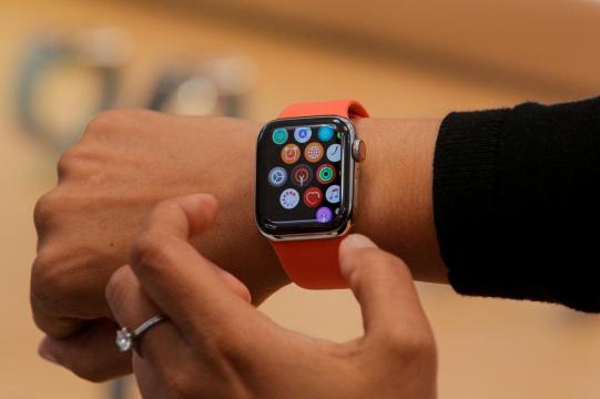 Apple, J&J to study if Apple Watch app leads to lower stroke risk