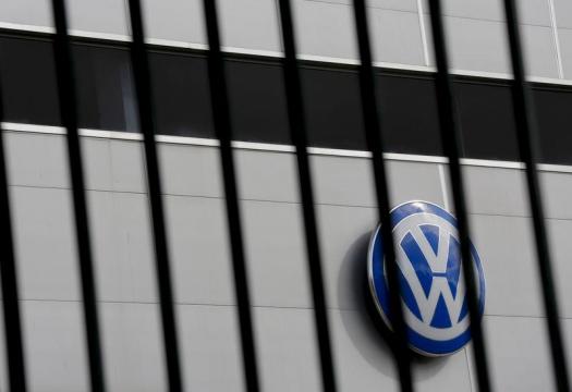 Volkswagen plans to tap electric car batteries to compete with power firms