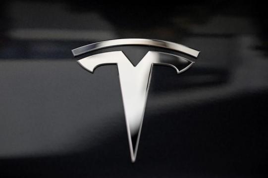 Tesla to temporarily suspend production at Fremont factory