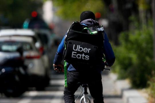 U.S. Senator Klobuchar blasts Uber, Grubhub deal talks