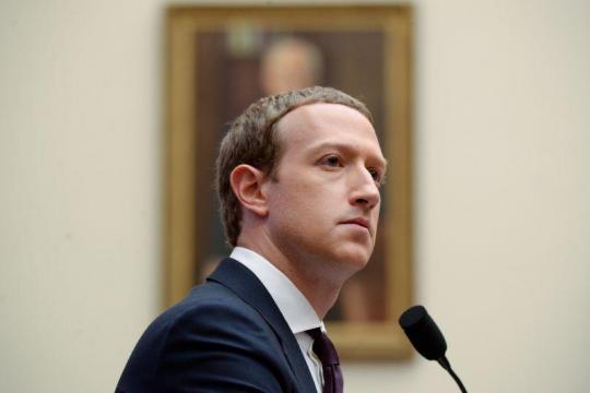 Zuckerberg distances Facebook from Twitter in Trump fight