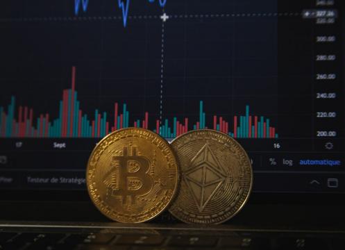 Bitcoin Weekend Run Breaches $20,000 Mark, Dominates The Altcoins