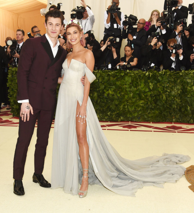 But one shocker you might have missed on the carpet was Hailey Baldwin and Shawn Mendes making their debut as a couple.