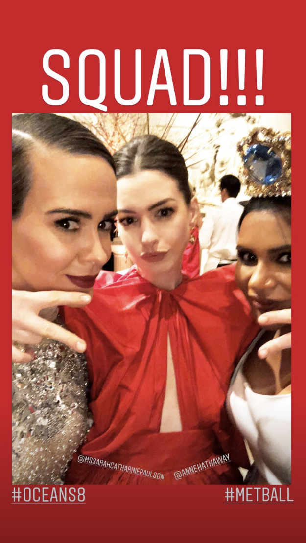This Ocean's 8 squad-selfie from Mindy Kaling: