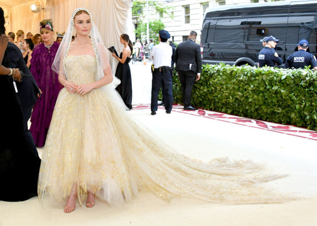 Kate Bosworth definitely knows a thing or two about red carpets. But I think we can all agree that she really really really killed the 2018 Met Gala red carpet.