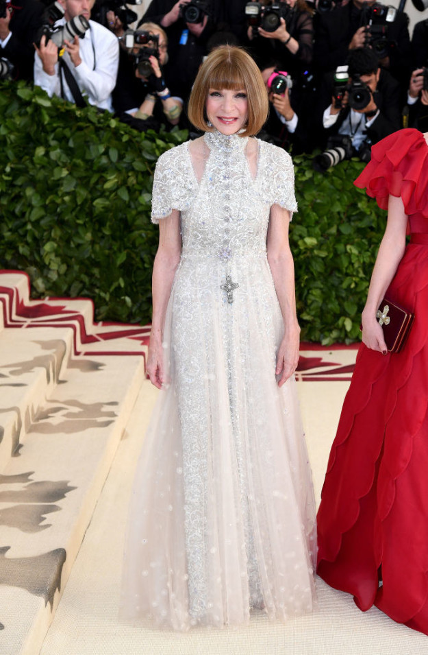 Well, at 2018's Met Gala, Anna couldn't stop smiling on the red carpet.