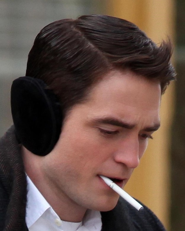 First off, we have swirly-haired Robert Pattinson being every bit a vape queen.