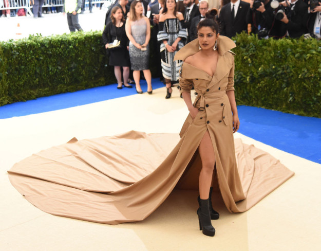 If you didn't already know, which I'm sure you did, Priyanka Chopra is a talented actress and red carpet killer.