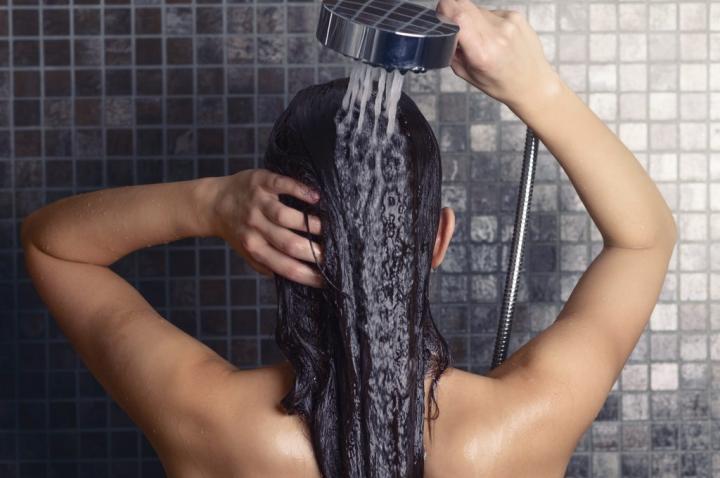 Woman-Rinsing-Hair-1024x681.jpg