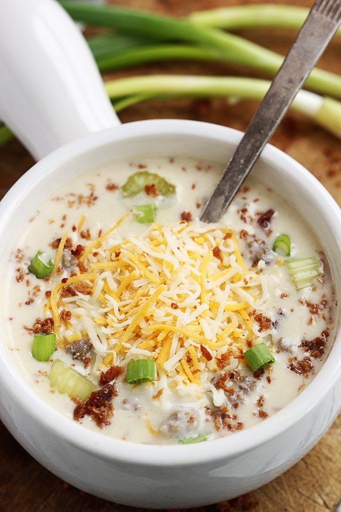 Slow-Cooker-Cheeseburger-Soup.jpg