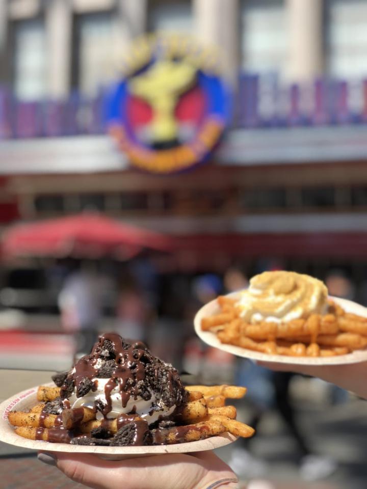 Here-Disneyland-new-cookies-cream-funnel-cake-fries-pumpkin-spice-funnel-cake-fries.jpg