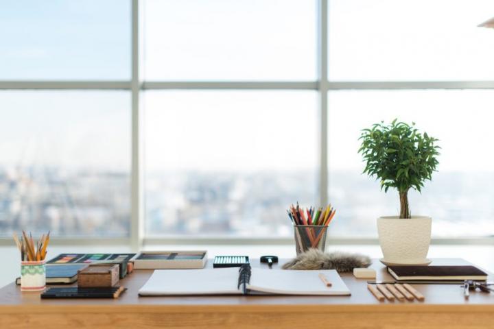 organized-desk-overlooking-east-river-1024x683.jpg