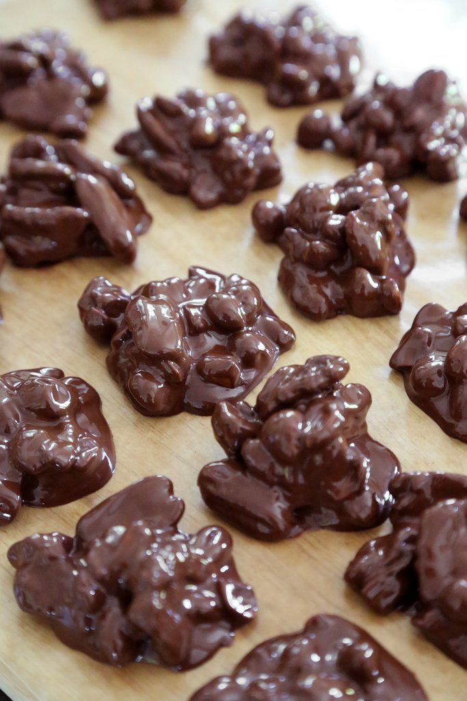 Slow-Cooker-Chocolate-Nut-Clusters.jpg