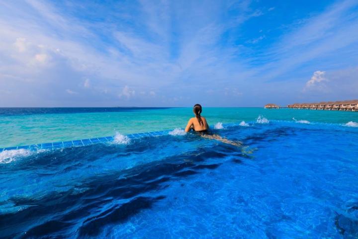 velassaru-maldives-pool-1024x683.jpg