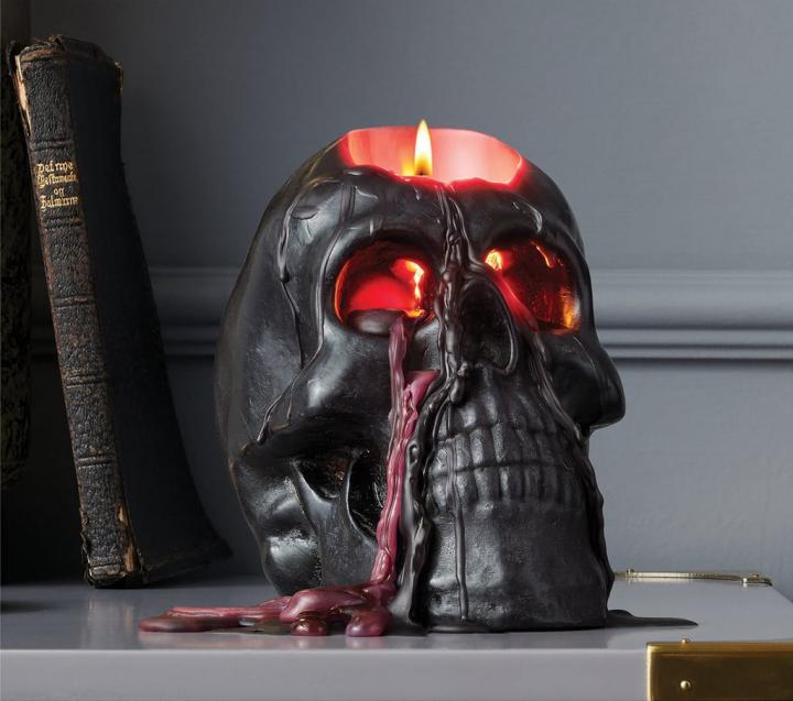 Hyde-Eek-Boutique-Halloween-Bleeding-Black-Skull-Candle.jpg