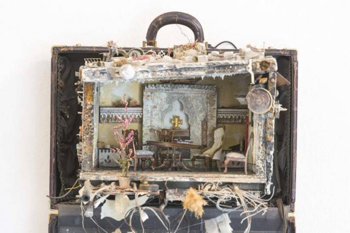 unpacked-refugee-baggage-suitcase-sculptures-mohamad-hafez-6.jpg.860x0_q70_crop-smart.jpg