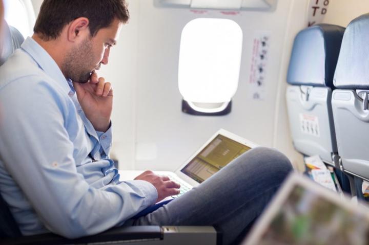 laptop-on-airplane-1024x682.jpg