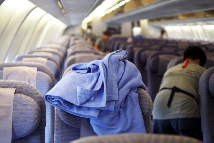 airplane-blanket-1024x683.jpg