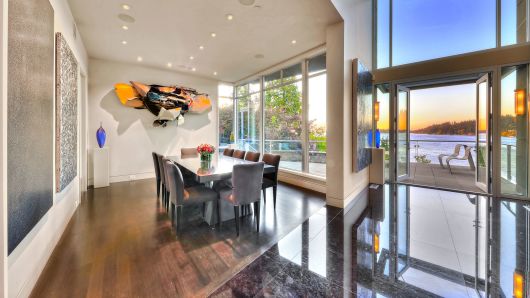 105212391-dining-room-w-views_courtesy_Avenue-Properties_forward-slash_Michael-Walmsley.530x298.jpg?v=1526493827