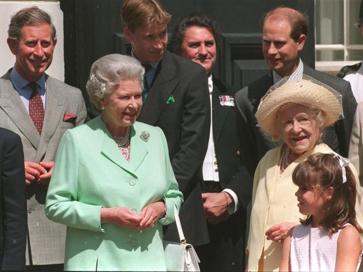 Princess-Eugenie-Queen-Elizabeth-II-Pictures.jpg