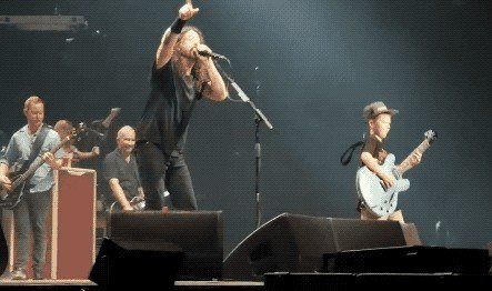 foo-fighters-pulls-10-yr-old-on-stage-for-a-real-star-is-born-moment-video-45.jpg?quality=85&strip=info
