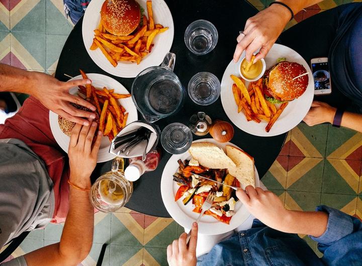 people-eating-in-restaurant.jpg