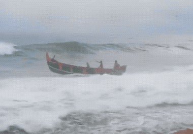 waves-eating-boats-for-breakfast-19-gifs-1425.jpg?quality=85&strip=info