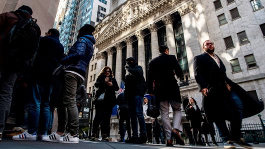 104859130-GettyImages-875330548-wall-street.530x298.jpg?v=1511391523