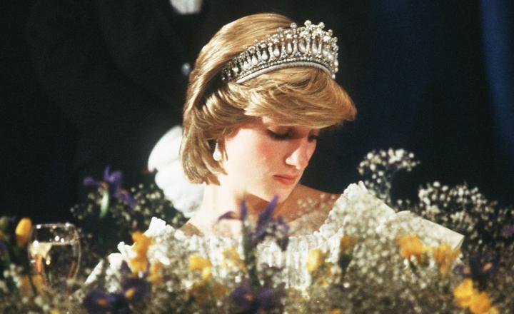 Princess-Diana-Uncrowned-Queen.jpg