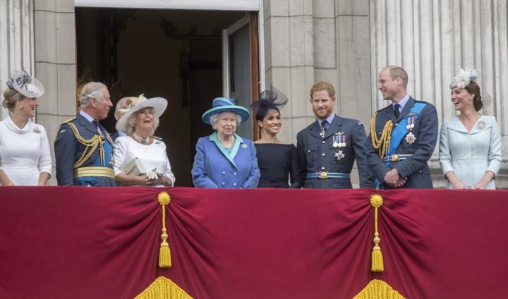 Kate-laughed-while-looking-Prince-Charles-direction-2018.jpg