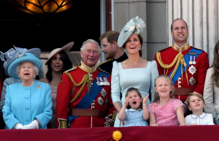 Prince-Charles-stood-close-Kate-his-grandchildren-during.jpg