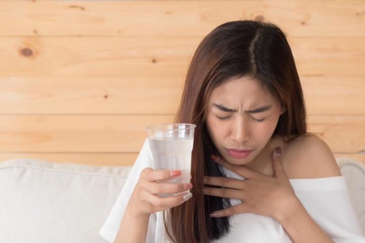 woman-drinking-water-hiccups-cure-1024x682.jpg