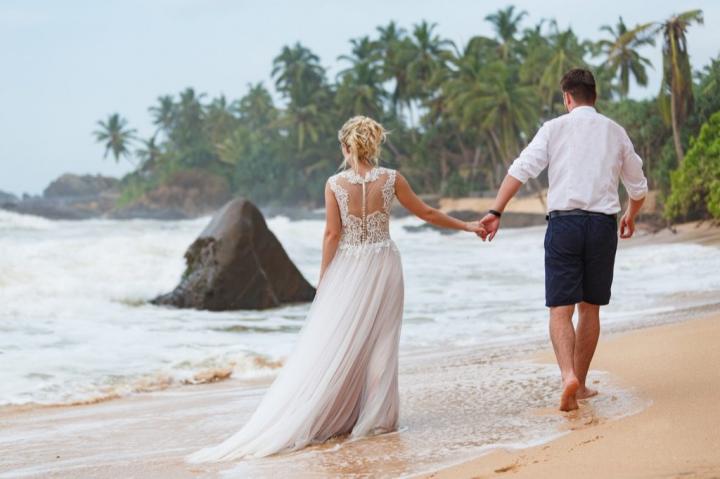 beach-wedding-bride-and-groom-1024x682.jpg